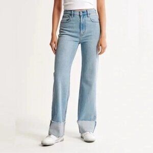 Abercrombie Curve Love 90s High-Rise Relaxed Jeans Cuffed Light Wash – Size 30